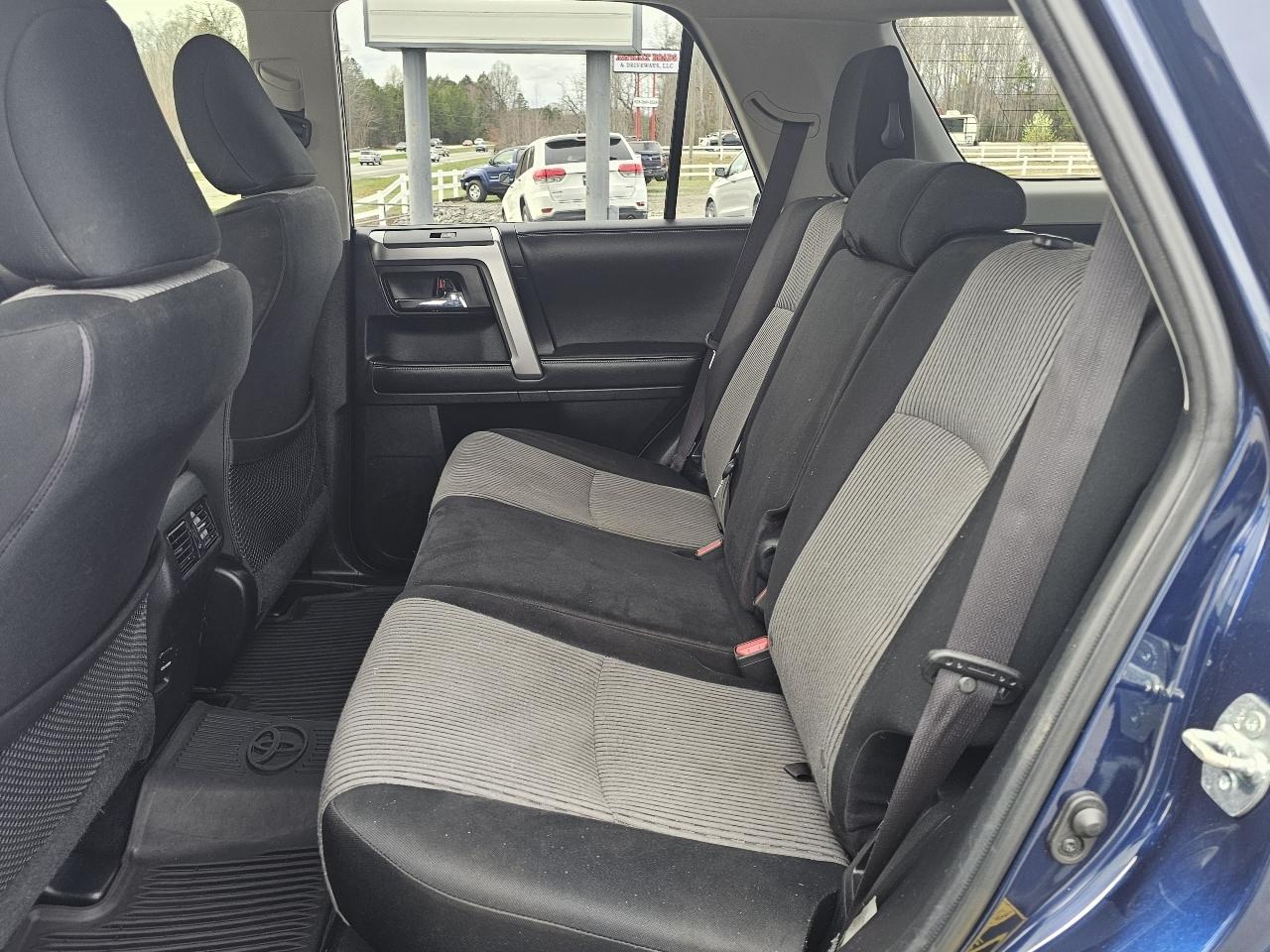 Toyota 4Runner TRD Off Road Premium 4WD (Natl) 2017