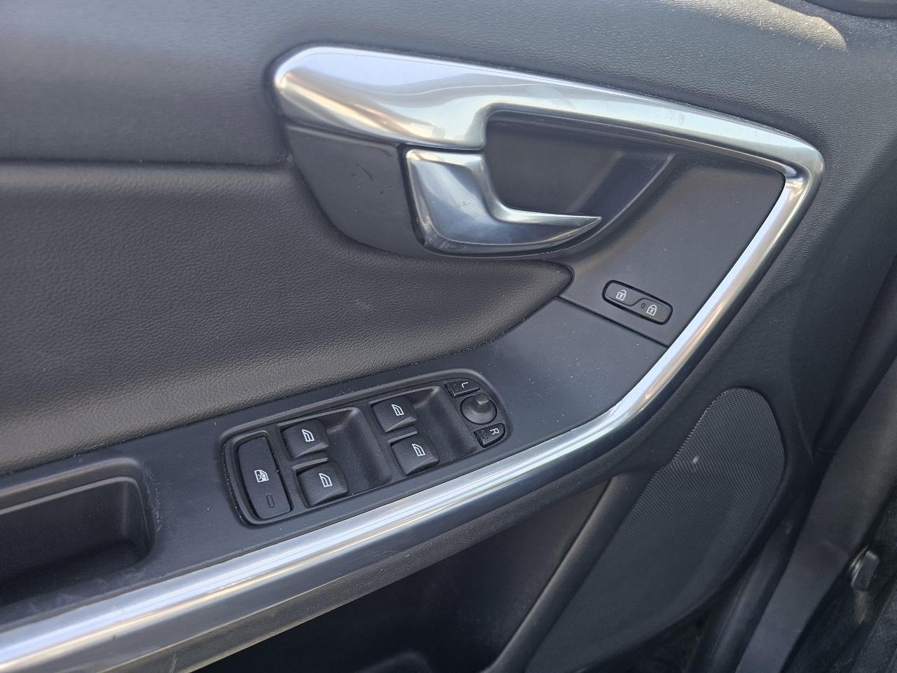 Volvo S60 2015.5 4dr Sdn T5 Premier AWD 2015