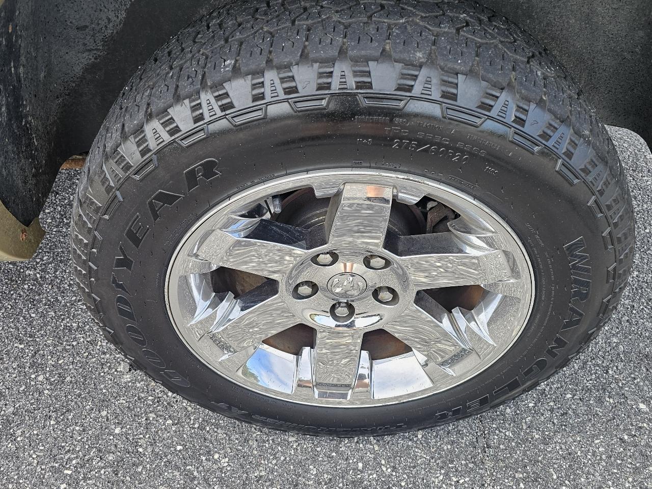 RAM 1500 4WD Crew Cab 140.5" Laramie Longhorn 2012