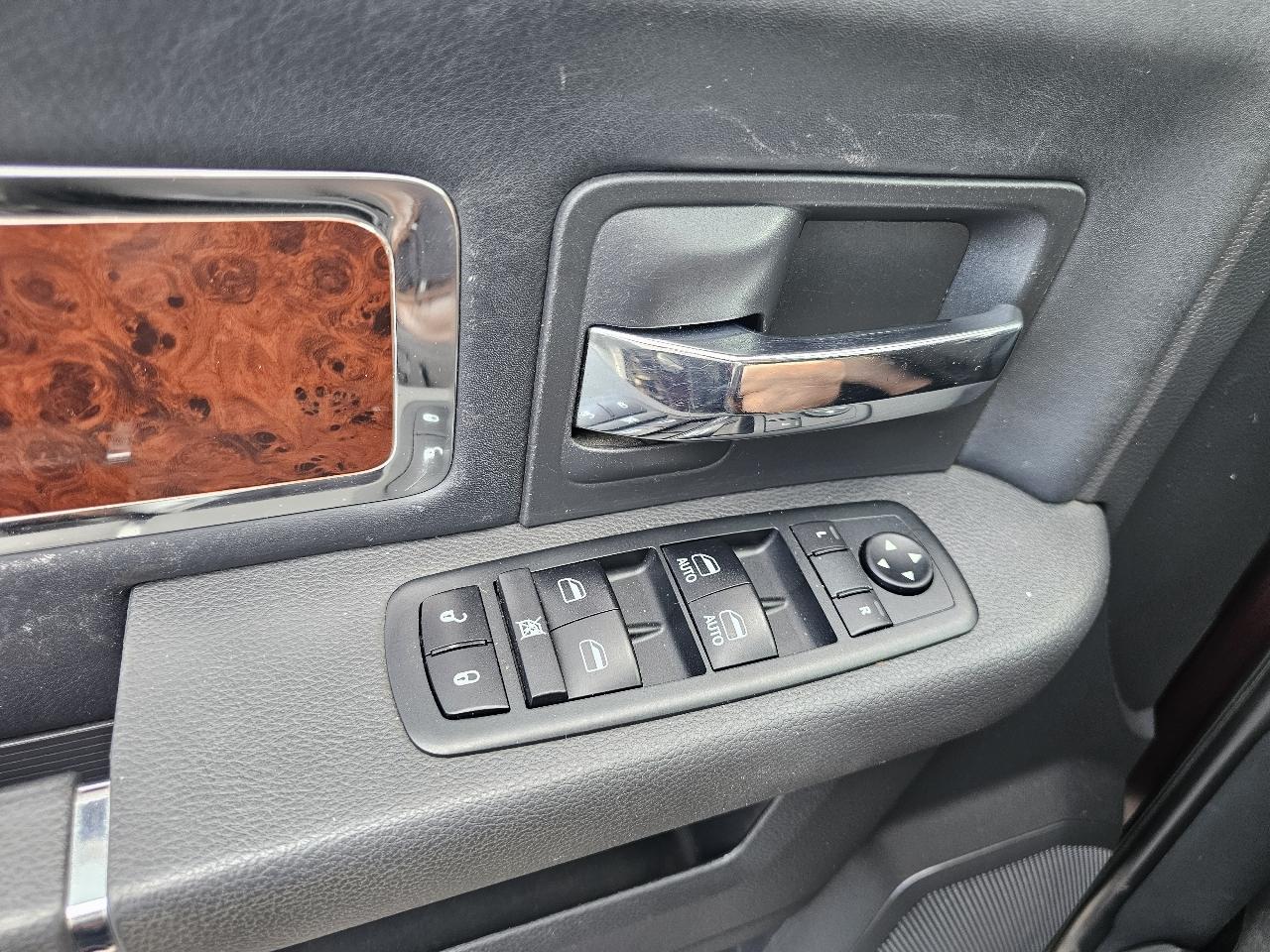 RAM 1500 4WD Crew Cab 140.5" Laramie Longhorn 2012