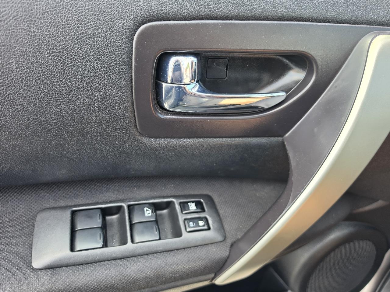 Nissan Rogue AWD 4dr S Krom Edition 2010