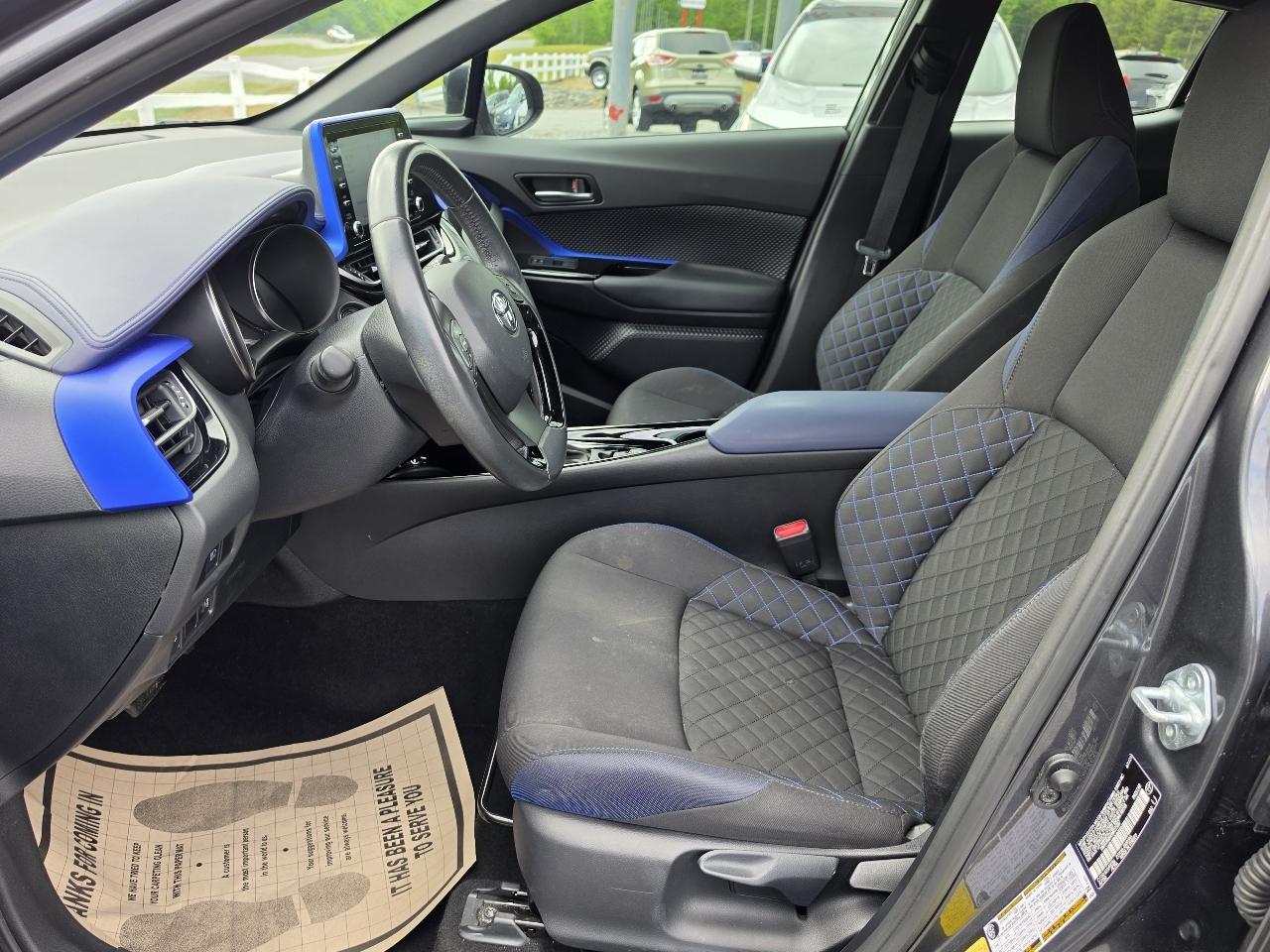 Toyota C-HR Nightshade FWD (Natl) 2021