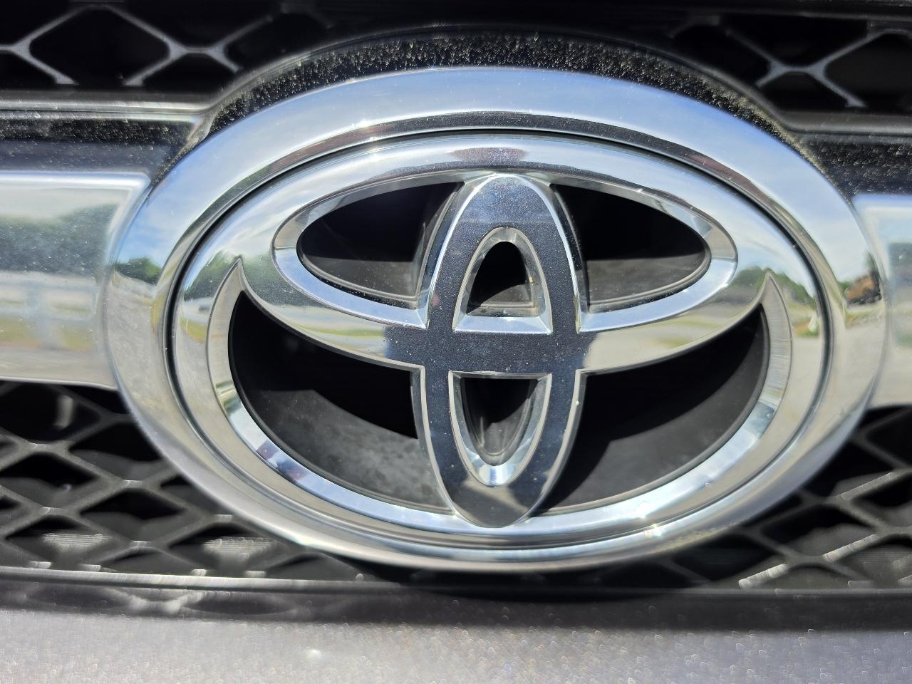Toyota 4Runner 4WD 4dr V6 Limited (Natl) 2013