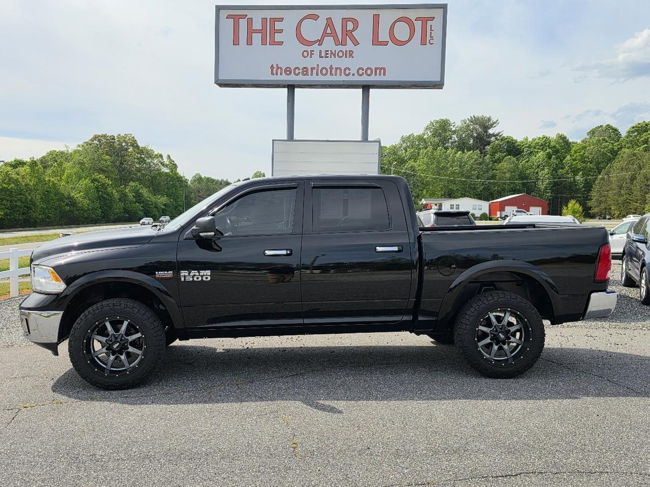 RAM 1500 4WD Crew Cab 140.5" Big Horn 2015