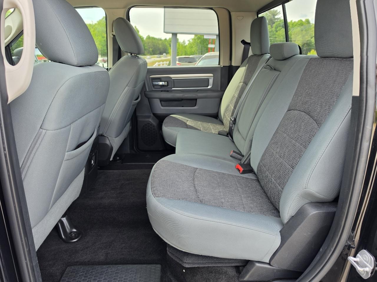 RAM 1500 4WD Crew Cab 140.5" Big Horn 2015