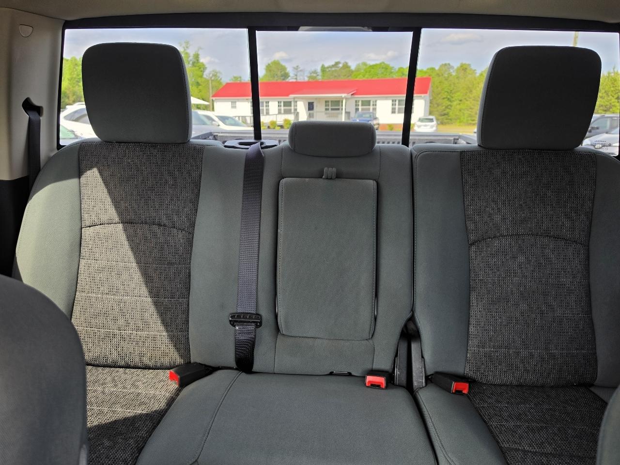 RAM 1500 4WD Crew Cab 140.5" Big Horn 2015