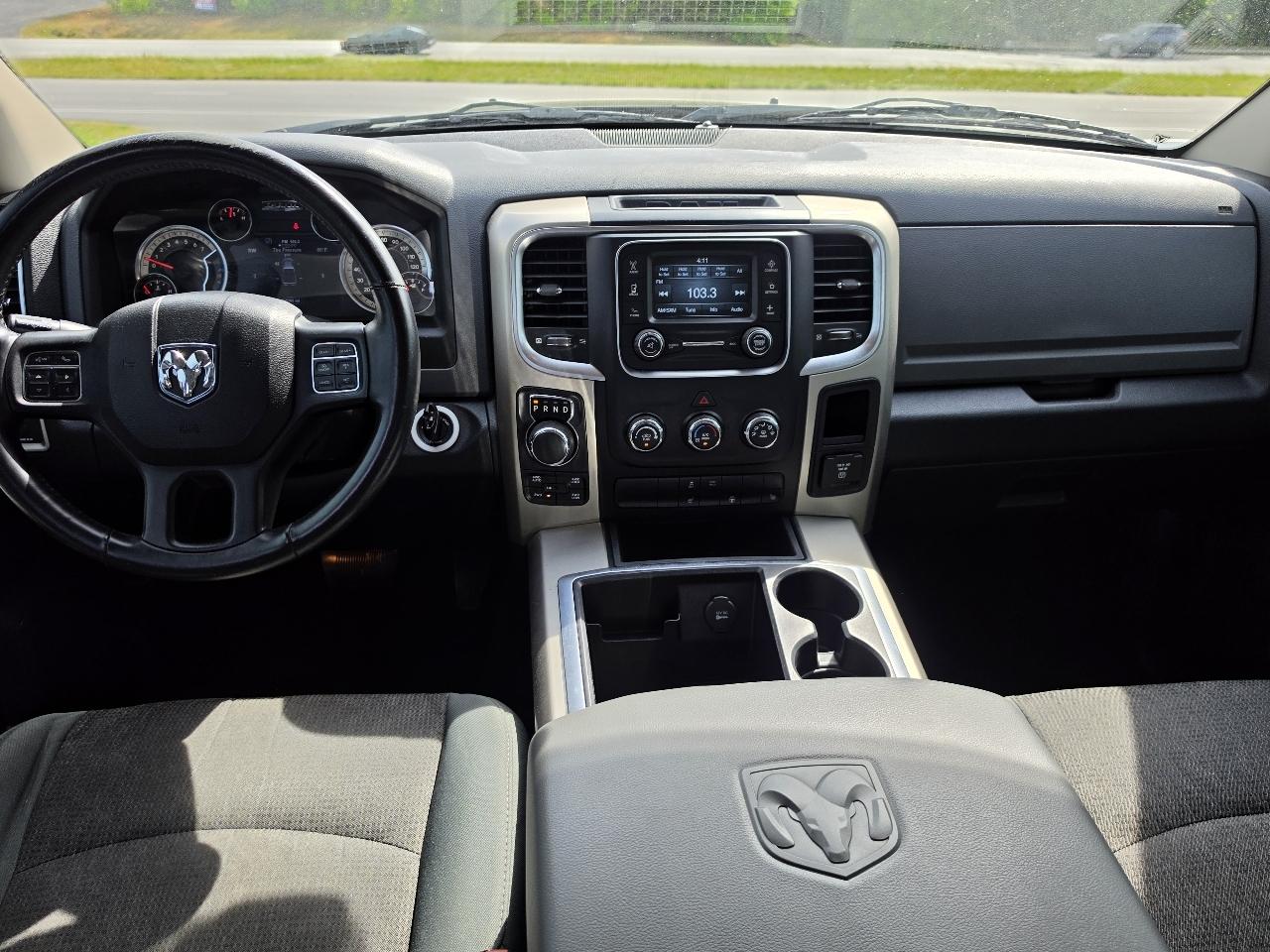 RAM 1500 4WD Crew Cab 140.5" Big Horn 2015