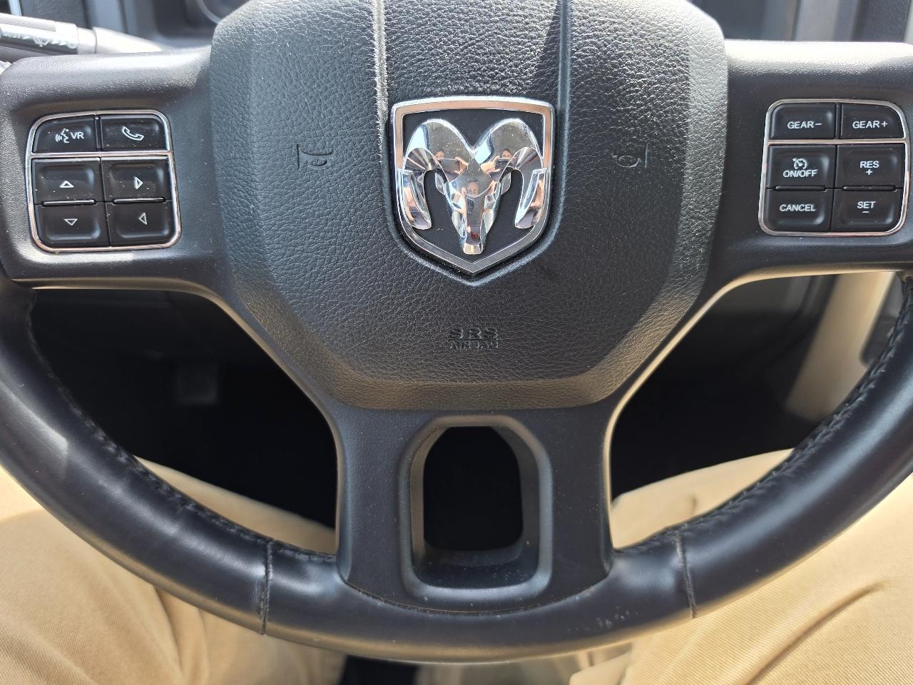 RAM 1500 4WD Crew Cab 140.5" Big Horn 2015