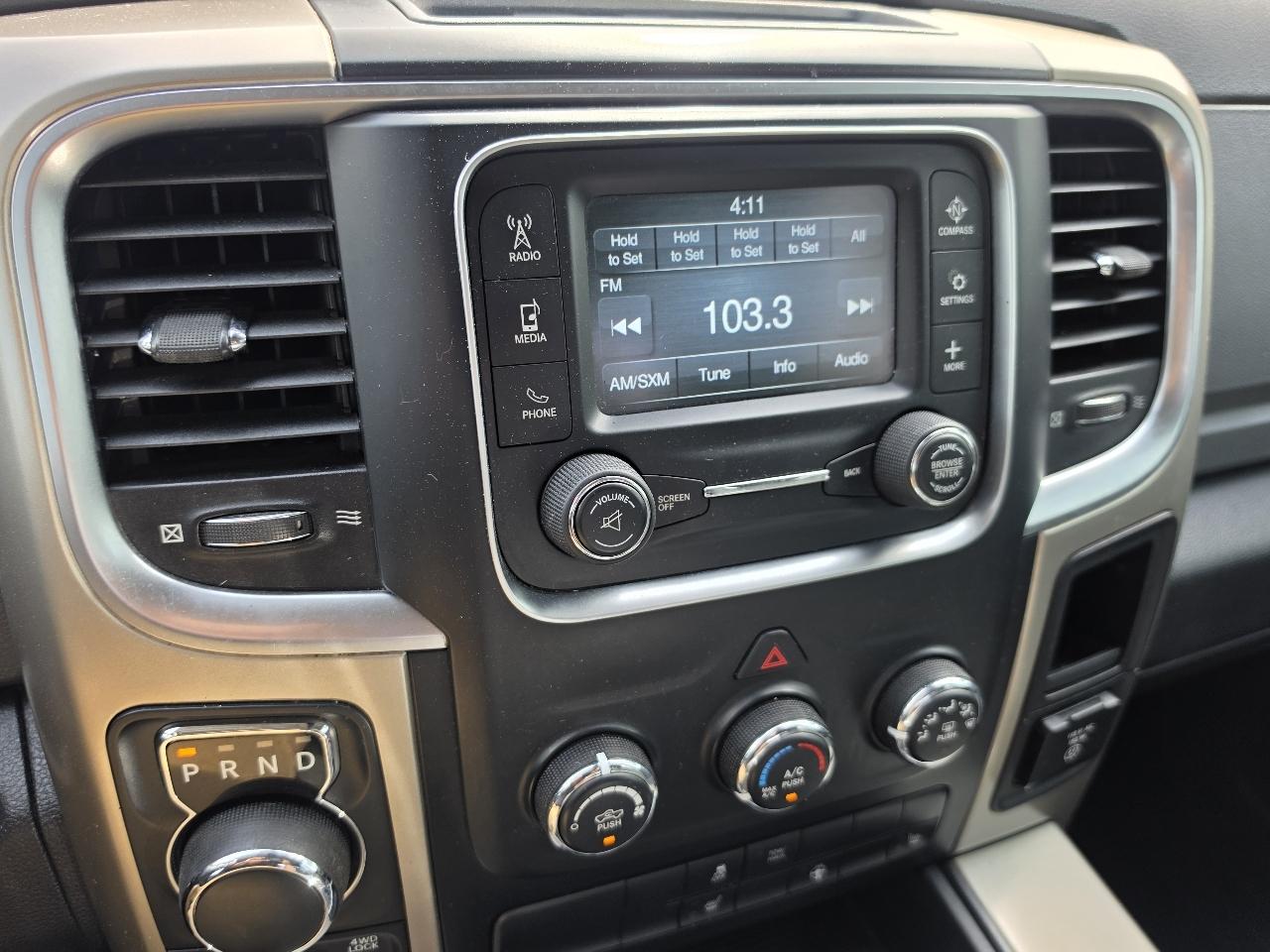 RAM 1500 4WD Crew Cab 140.5" Big Horn 2015