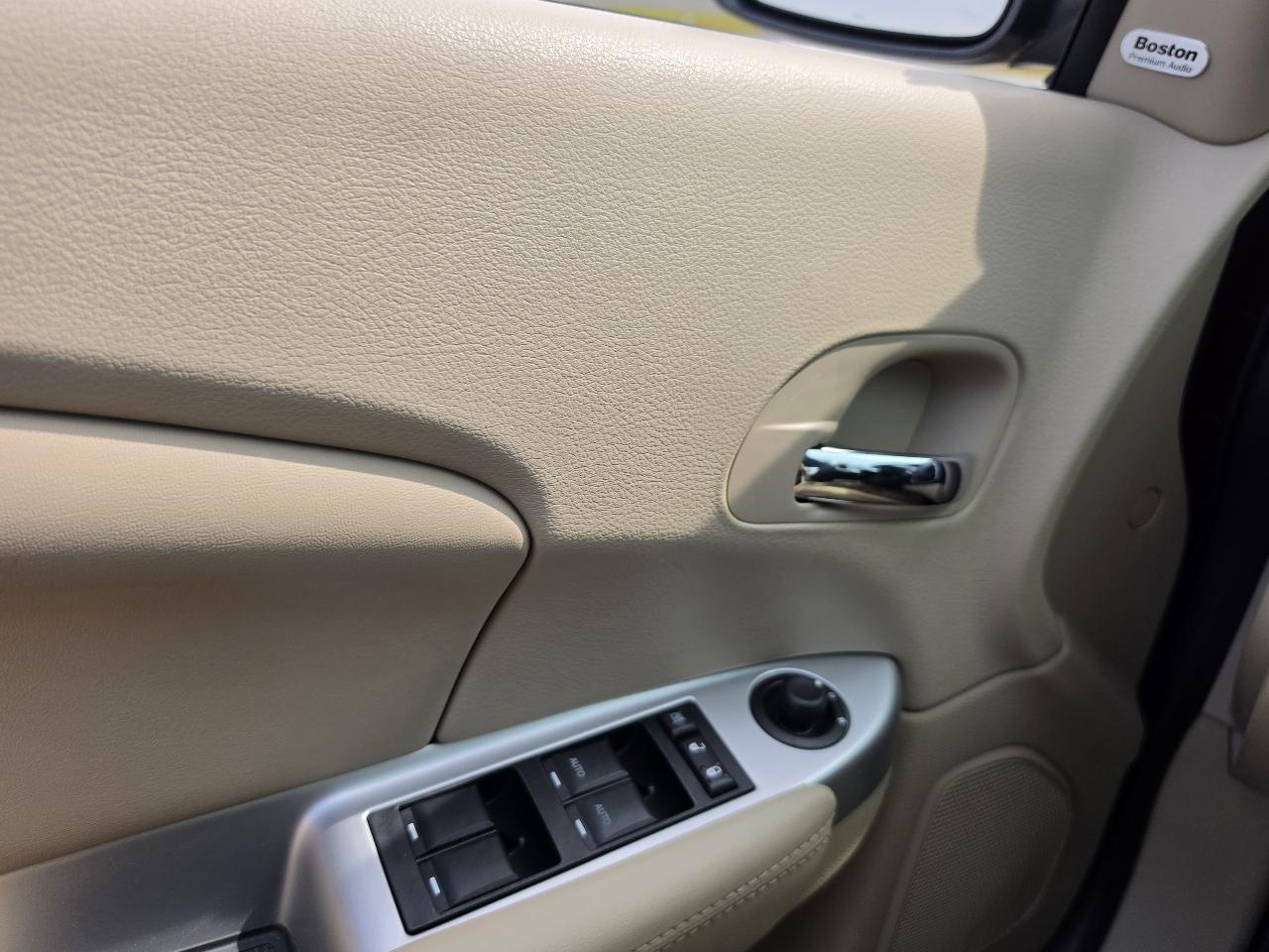 Chrysler 200 2dr Conv Limited 2012
