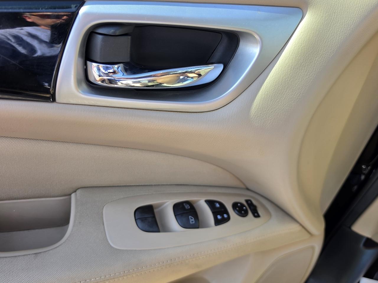 Nissan Pathfinder SV 2WD 2017