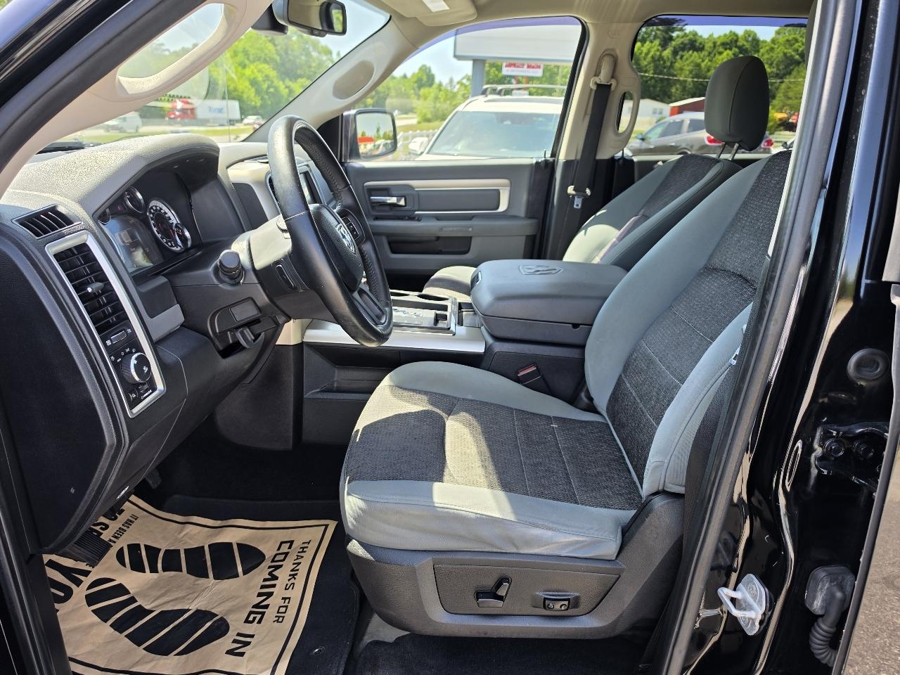 RAM 1500 SLT Crew Cab SWB 4WD 2013