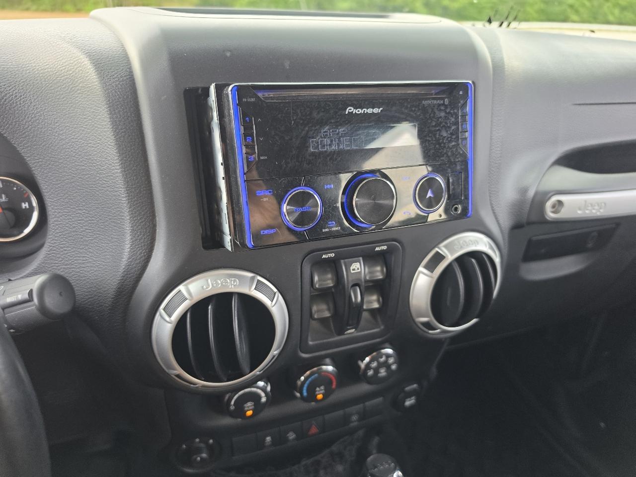 Jeep Wrangler Unlimited Sahara 4WD 2015