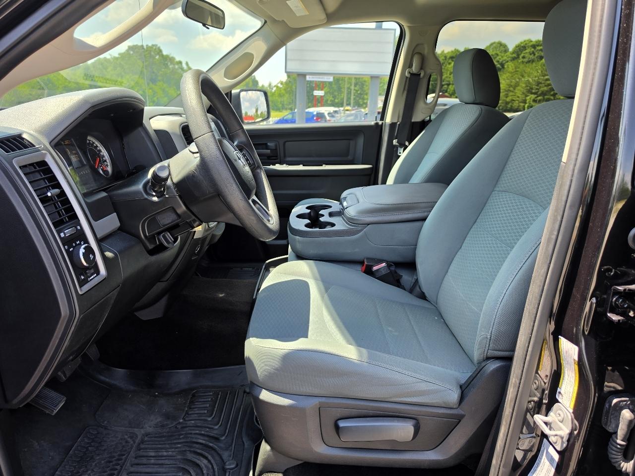 RAM 1500 Tradesman Crew Cab SWB 4WD 2017