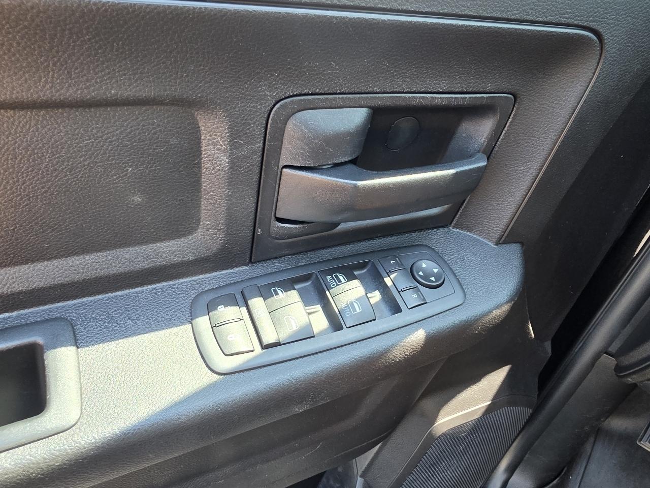 RAM 1500 Tradesman Crew Cab SWB 4WD 2017