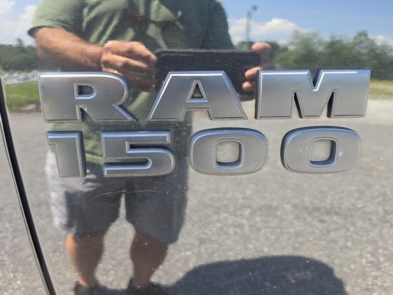 RAM 1500 Tradesman Crew Cab SWB 4WD 2017