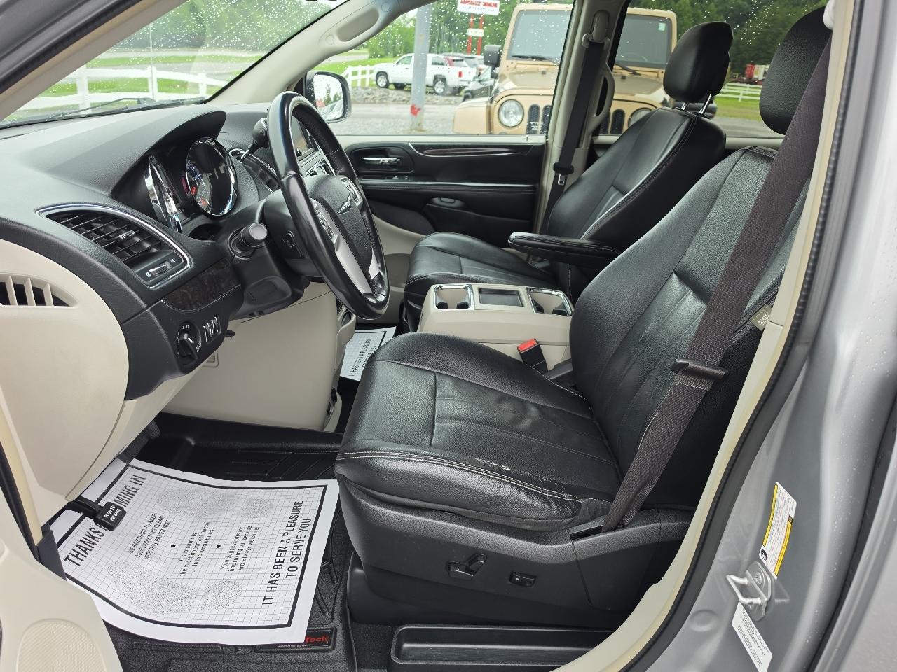 Chrysler Town & Country Touring 2014