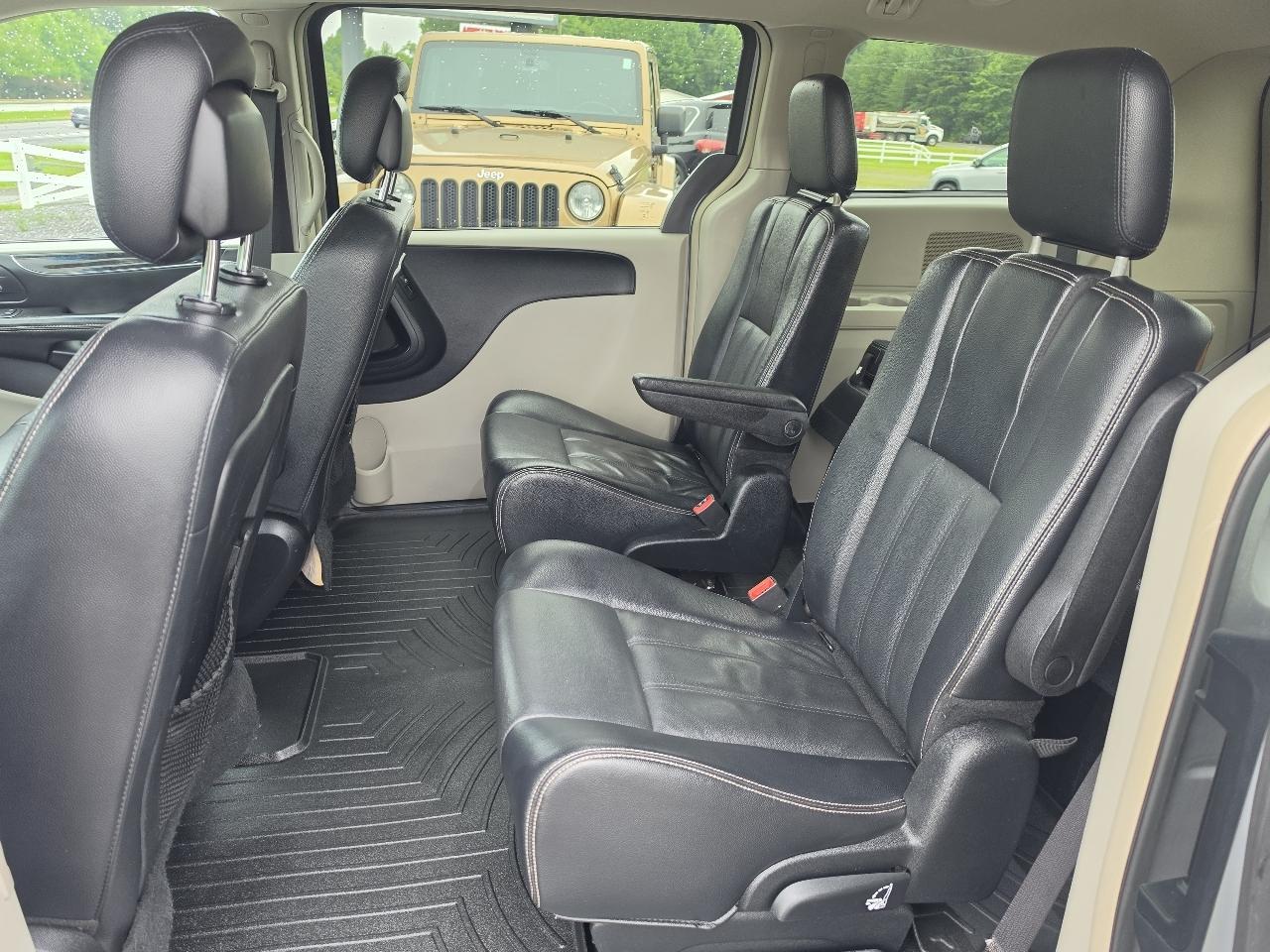 Chrysler Town & Country Touring 2014