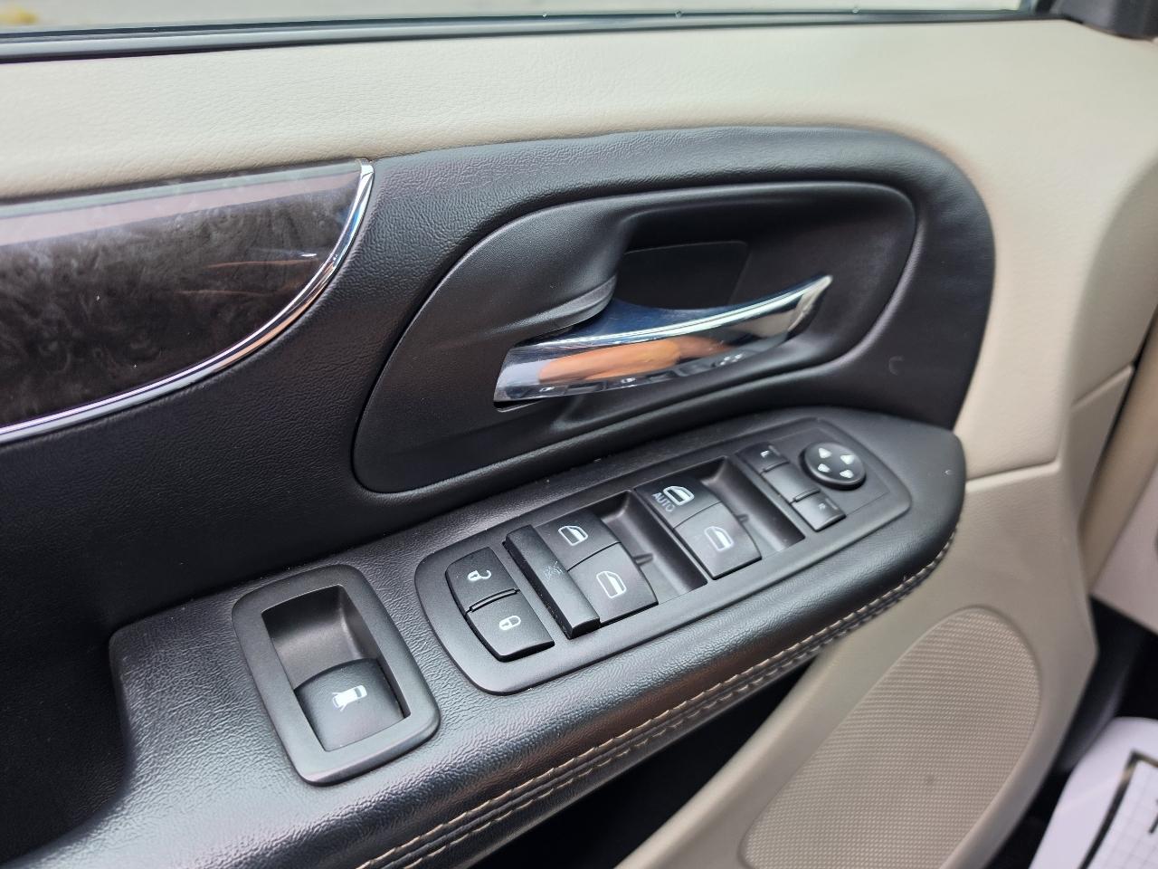 Chrysler Town & Country Touring 2014