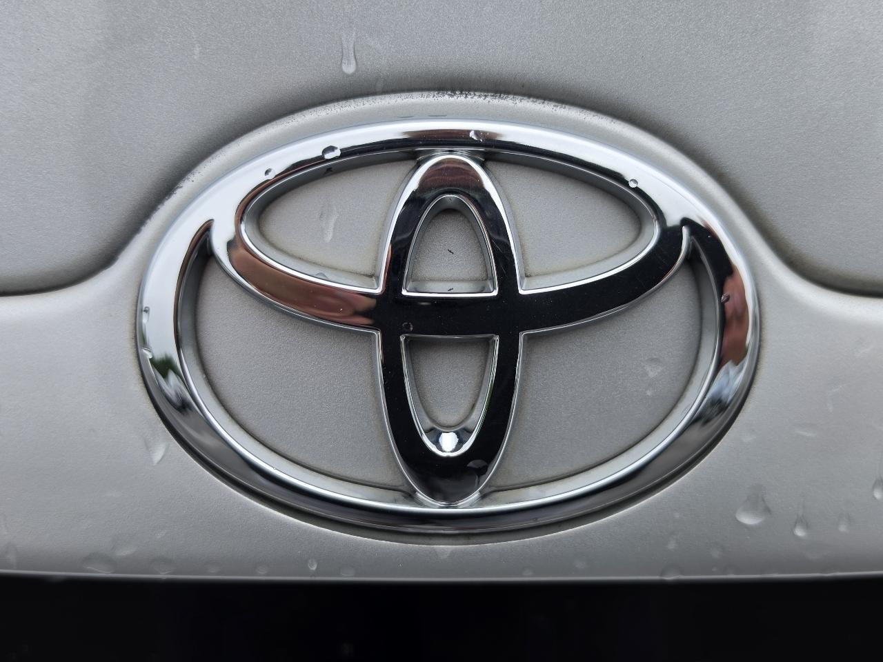 Toyota Corolla LE 2005