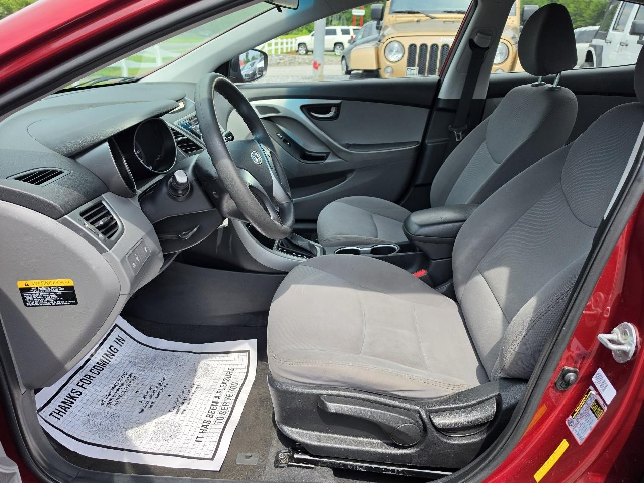 Hyundai Elantra SE 6AT 2016