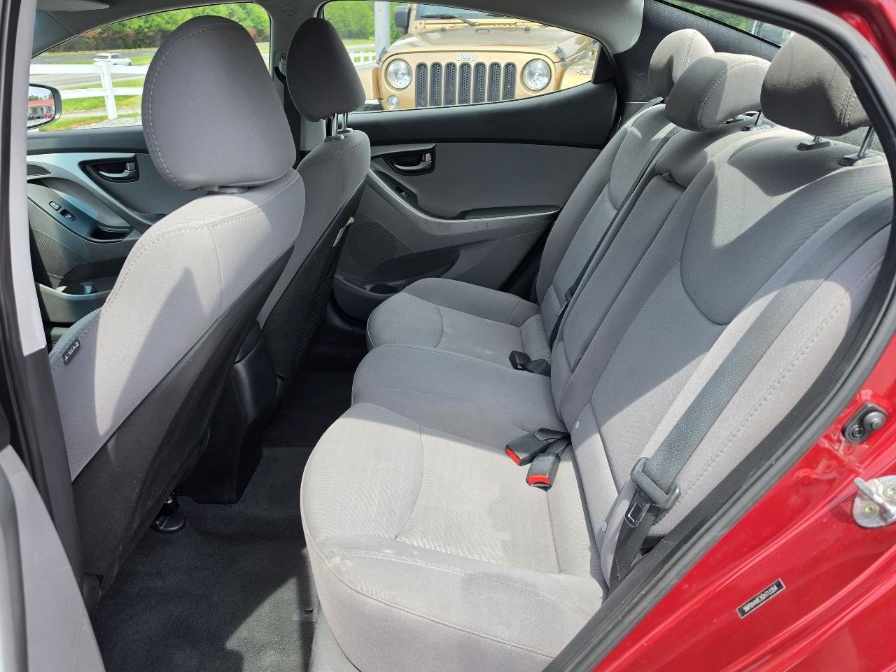 Hyundai Elantra SE 6AT 2016