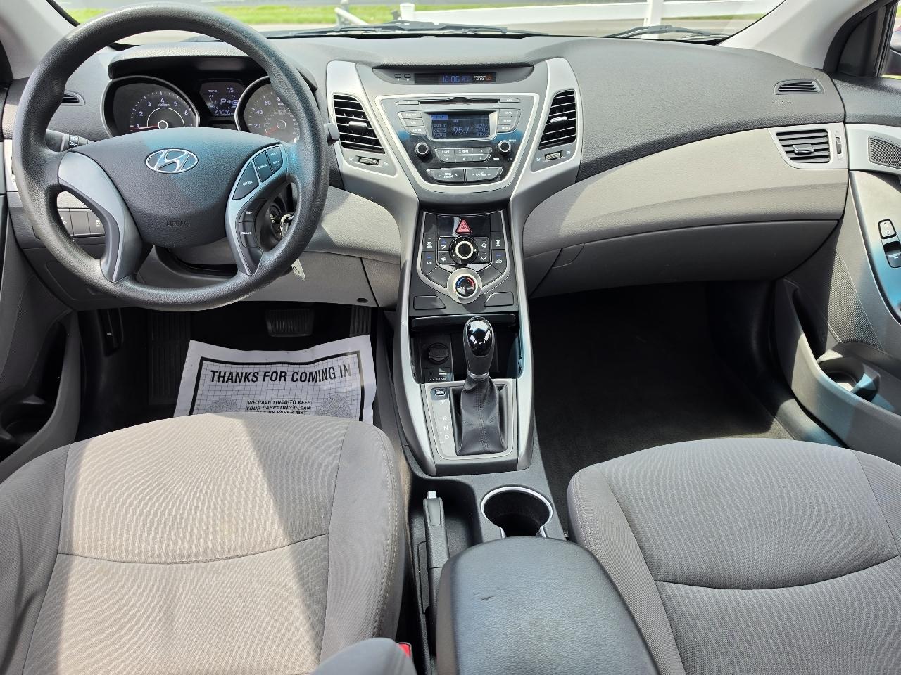 Hyundai Elantra SE 6AT 2016