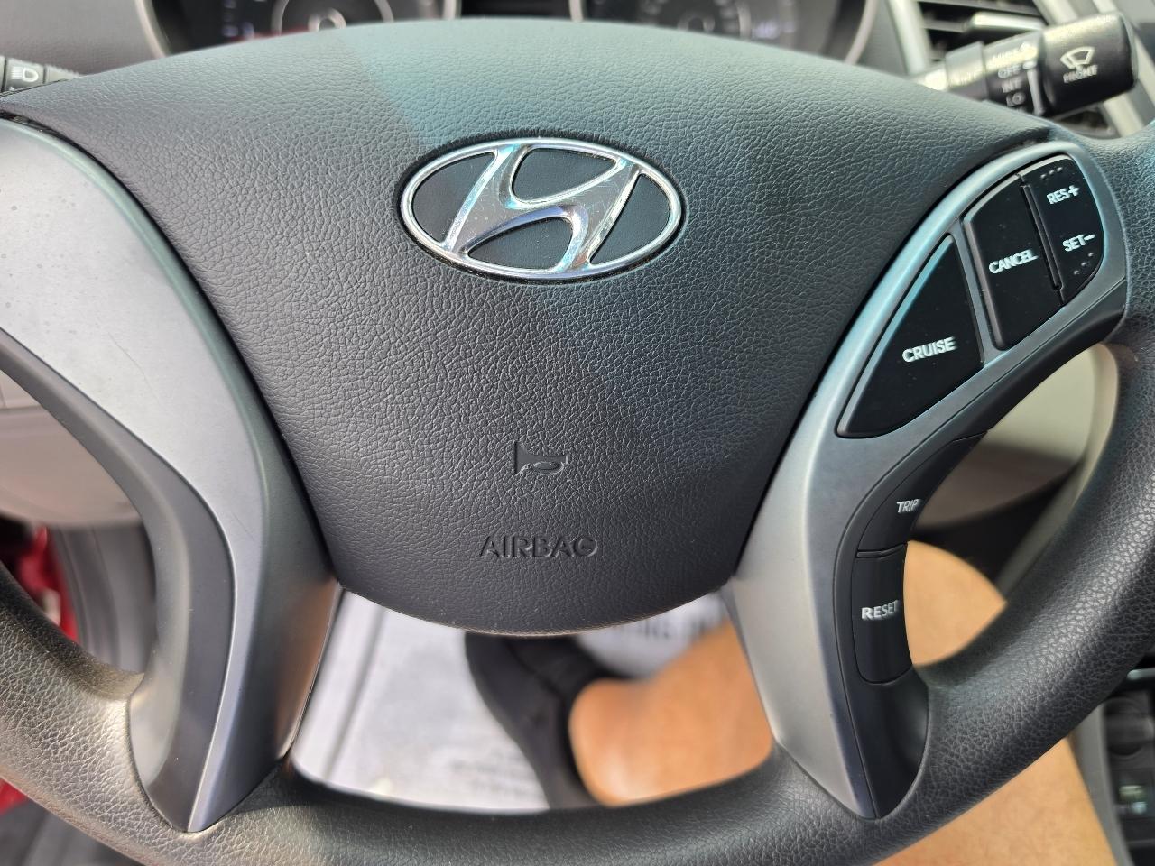 Hyundai Elantra SE 6AT 2016
