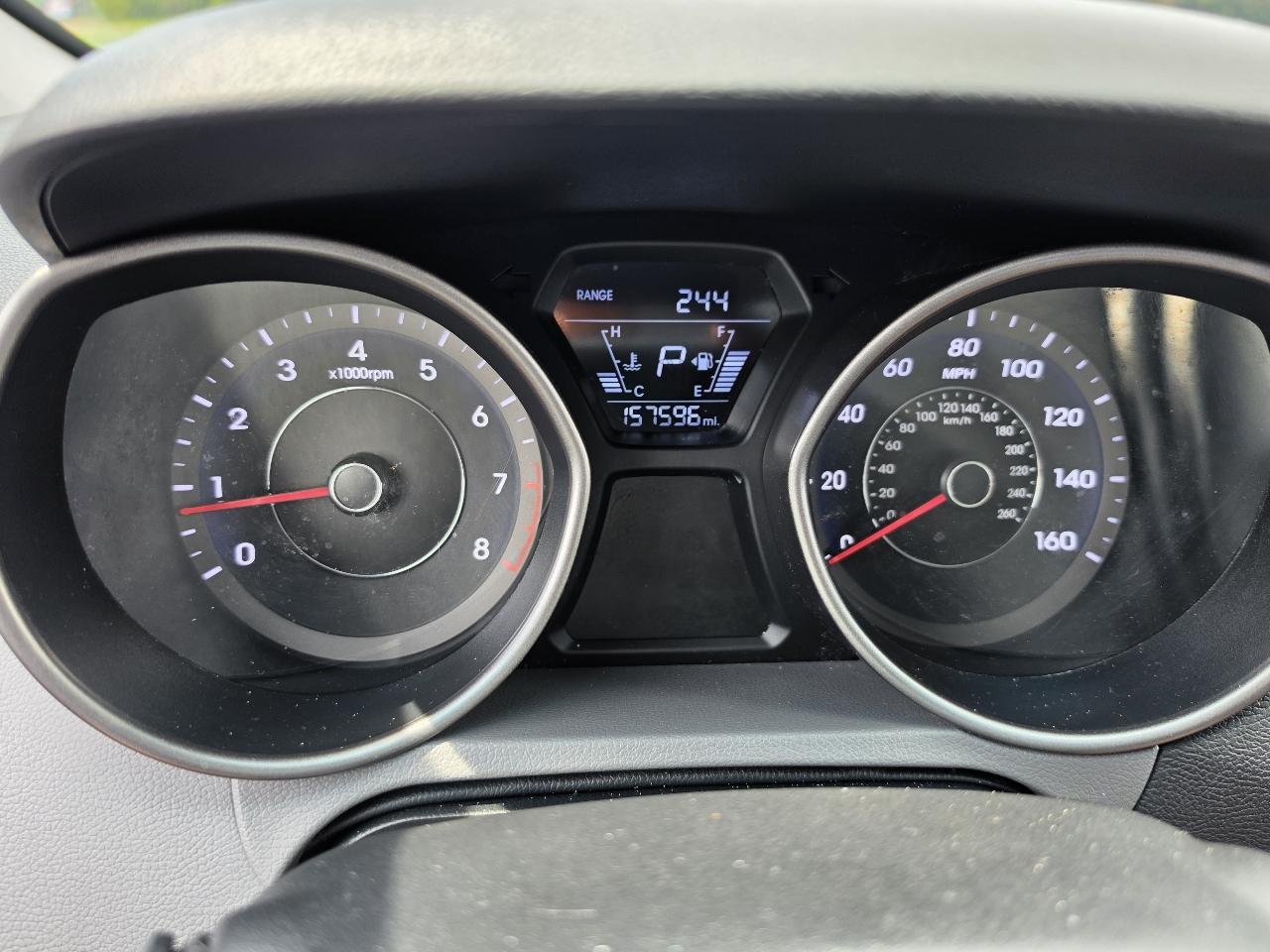 Hyundai Elantra SE 6AT 2016