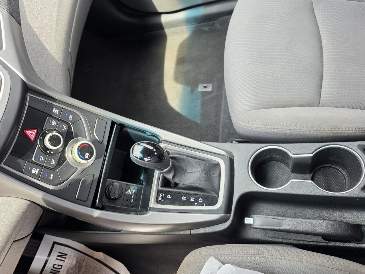 Hyundai Elantra SE 6AT 2016
