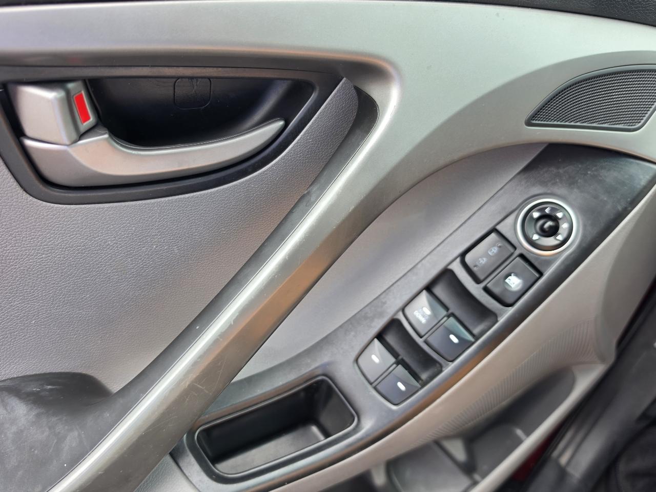 Hyundai Elantra SE 6AT 2016