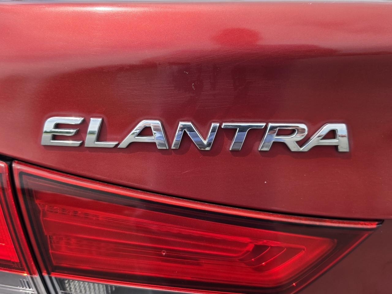 Hyundai Elantra SE 6AT 2016