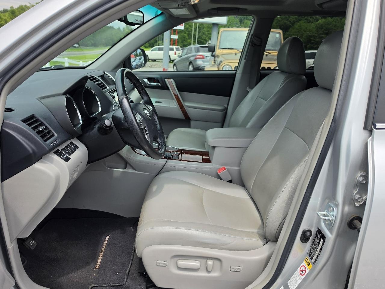 Toyota Highlander Limited 2WD 2013