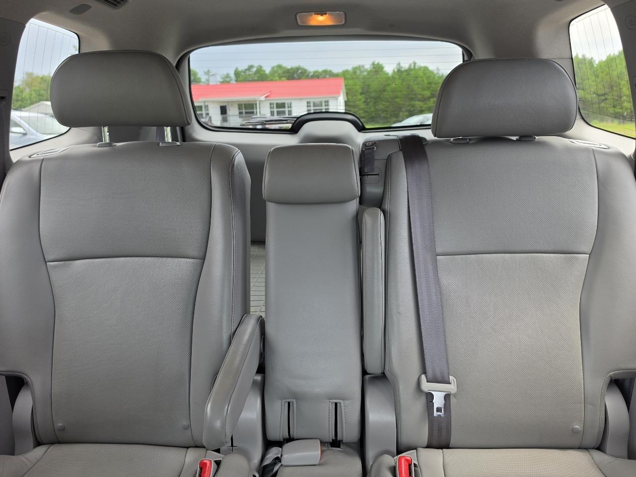 Toyota Highlander Limited 2WD 2013