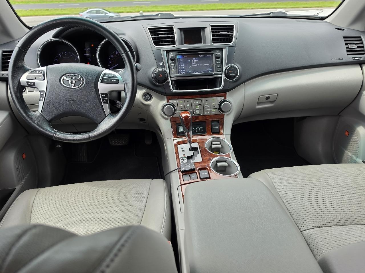 Toyota Highlander Limited 2WD 2013