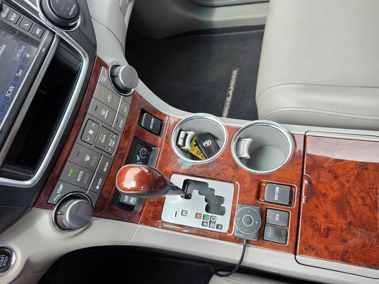 Toyota Highlander Limited 2WD 2013