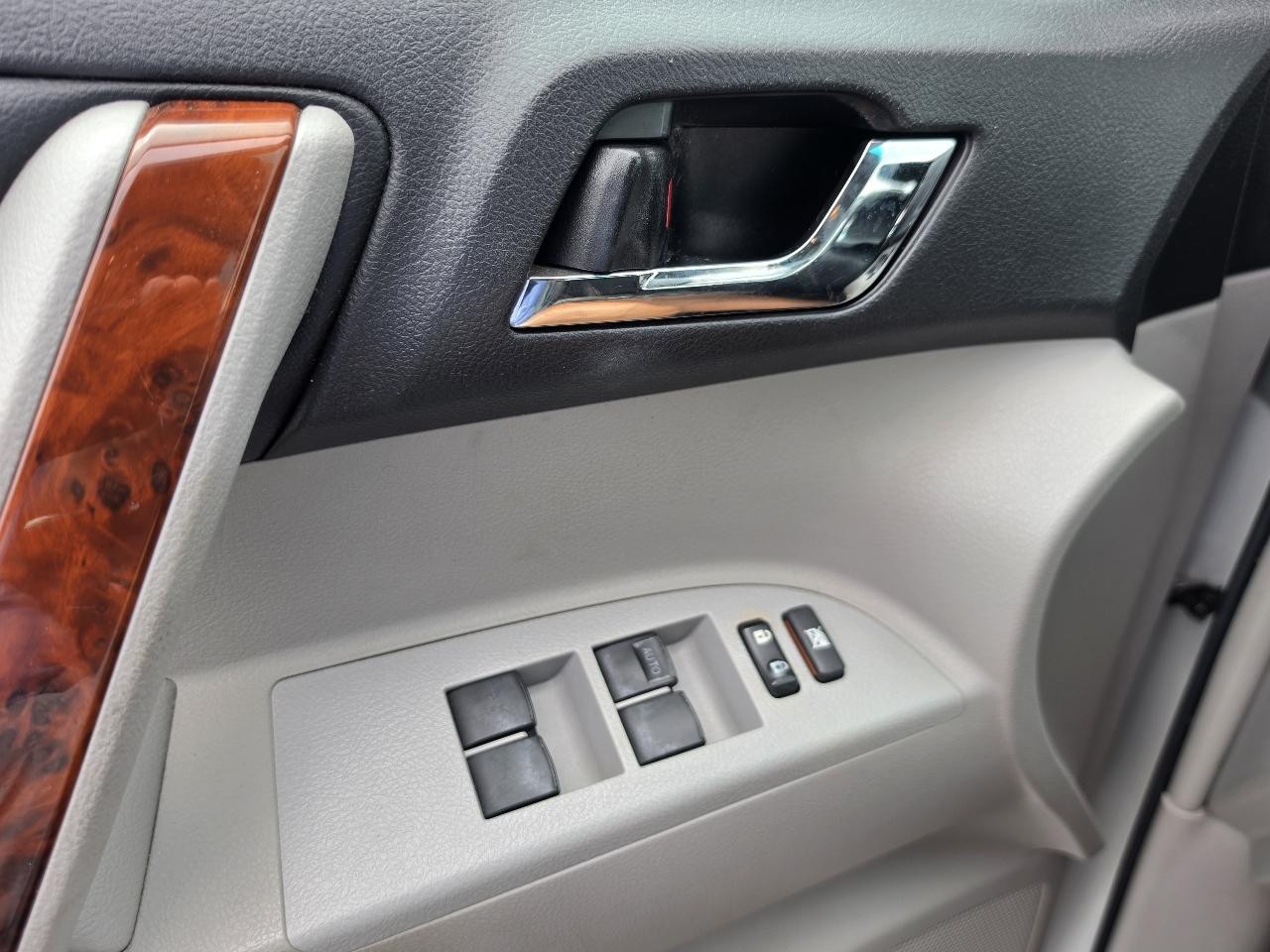 Toyota Highlander Limited 2WD 2013