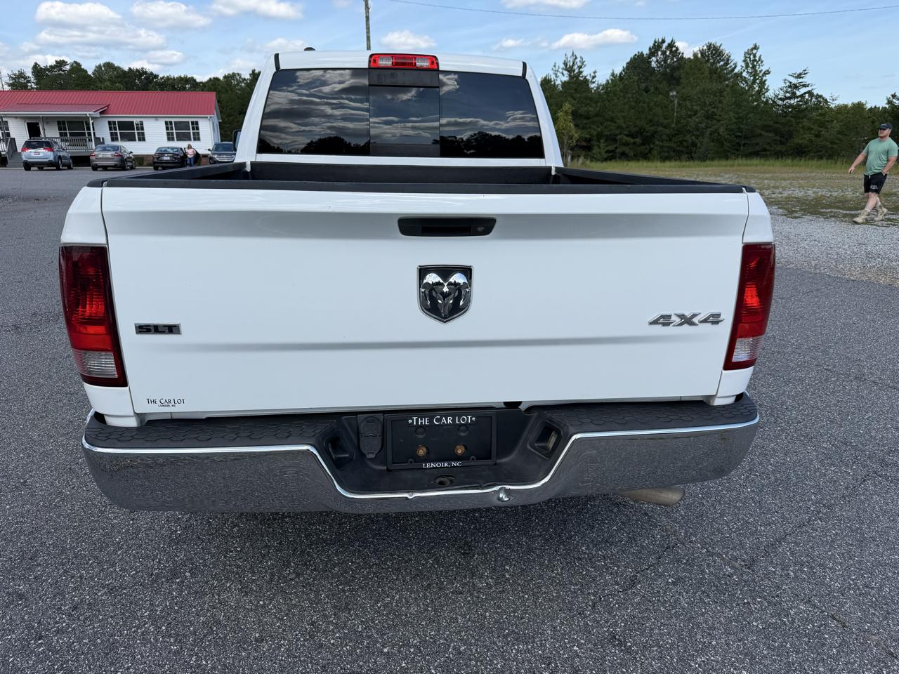 RAM 1500 SLT Quad Cab 4WD 2016