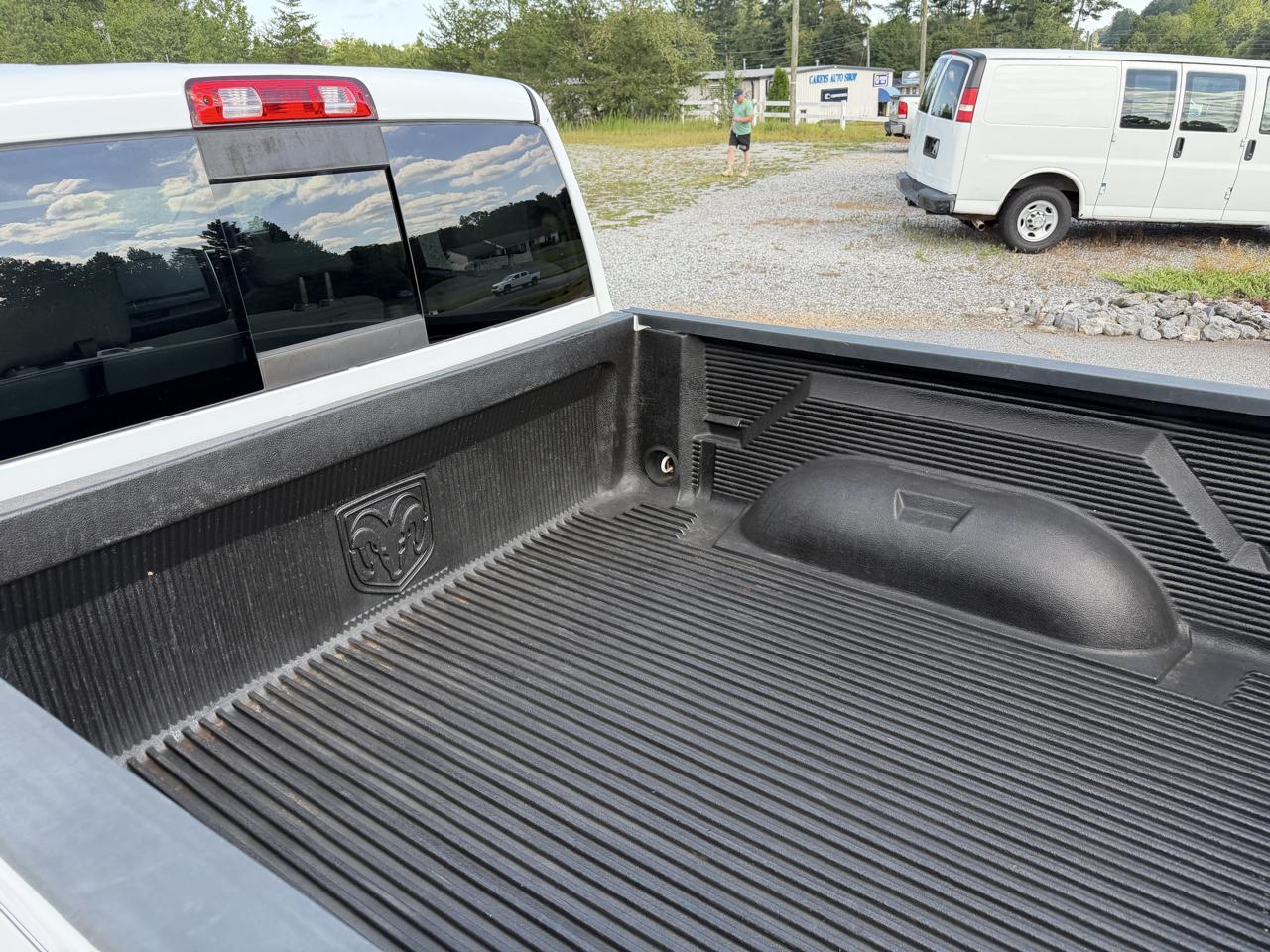 RAM 1500 SLT Quad Cab 4WD 2016