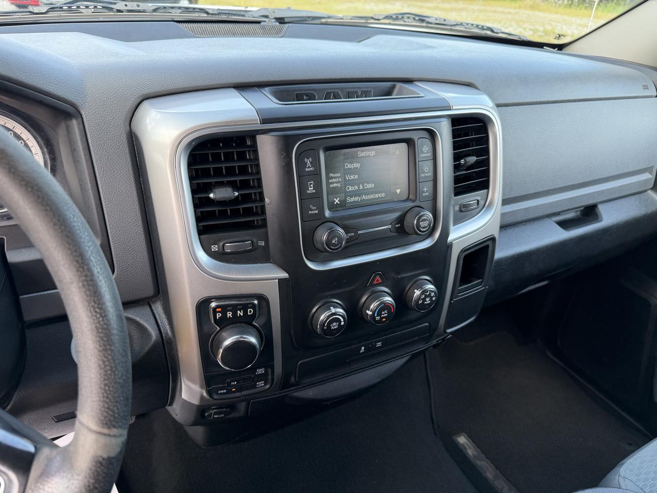 RAM 1500 SLT Quad Cab 4WD 2016