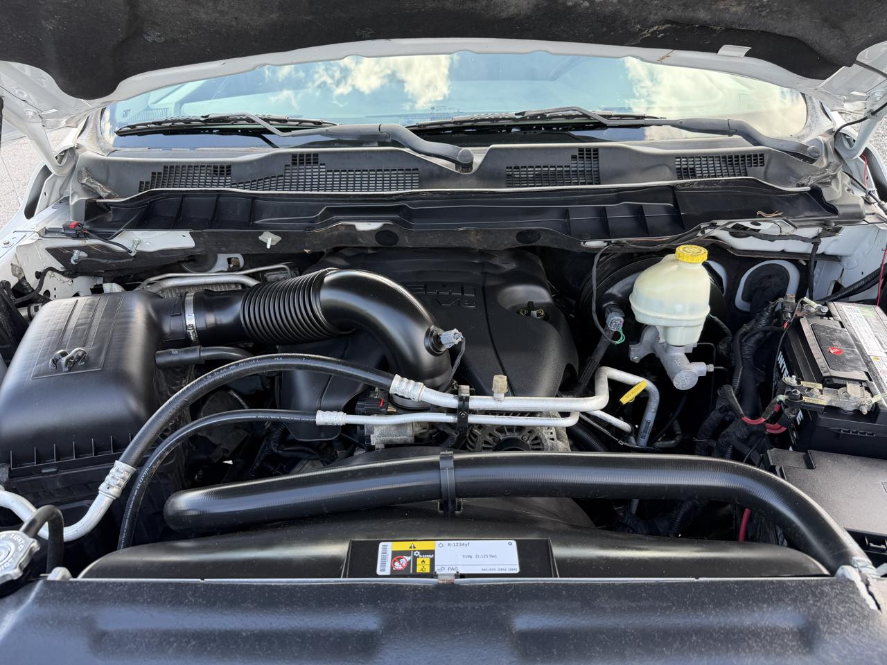 RAM 1500 SLT Quad Cab 4WD 2016