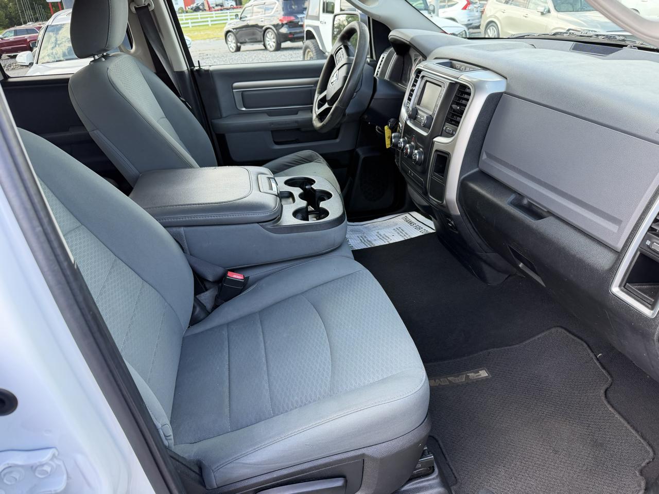RAM 1500 SLT Quad Cab 4WD 2016
