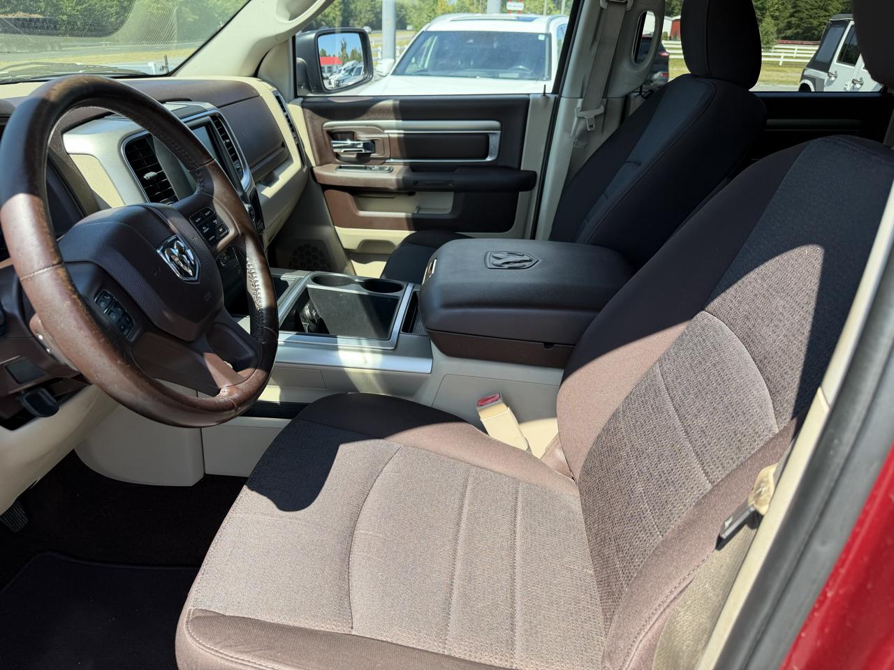 RAM 1500 SLT Crew Cab SWB 4WD 2015