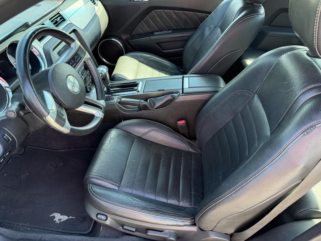Ford Mustang V6 Coupe 2011