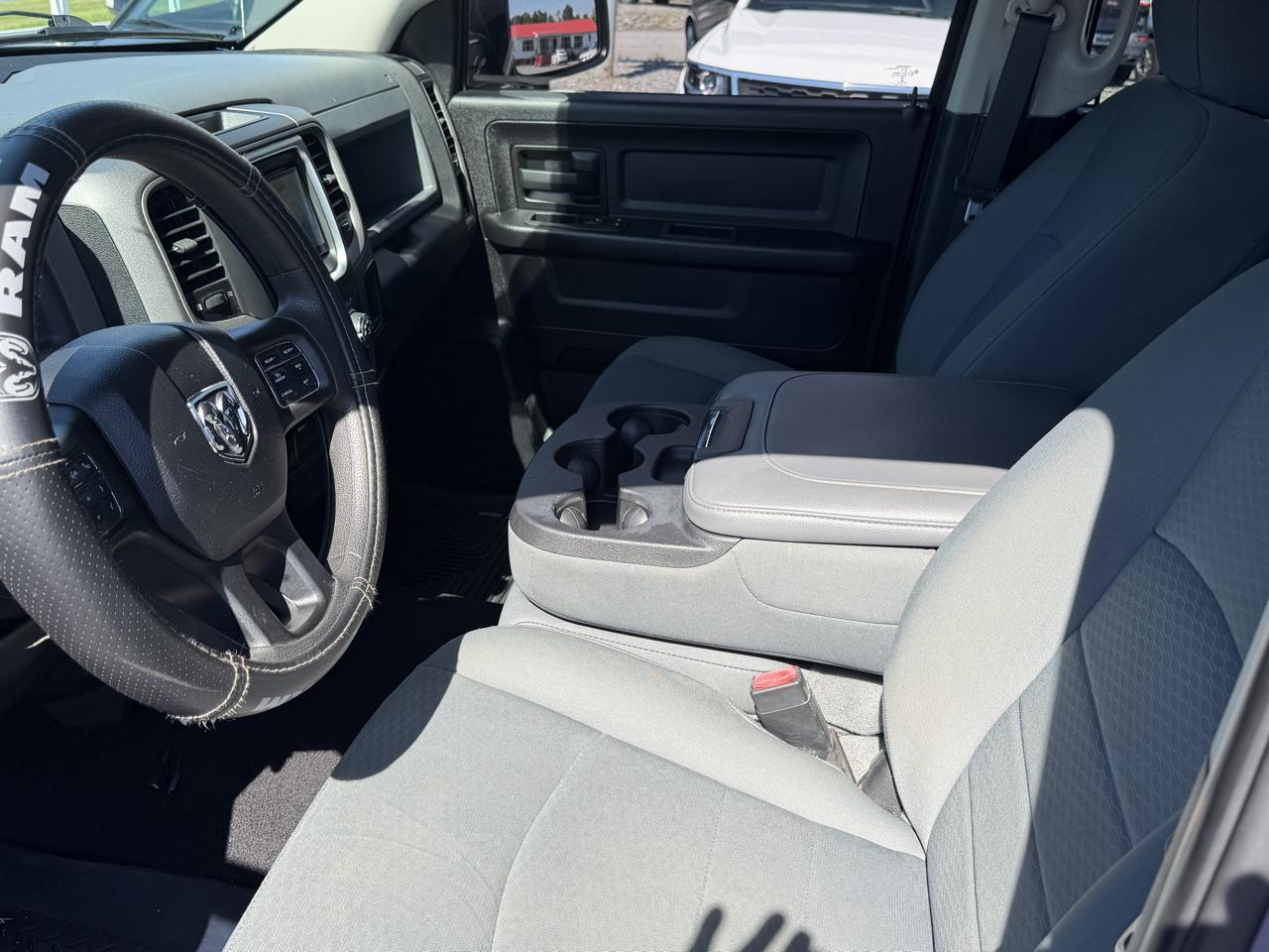 RAM 1500 Tradesman Quad Cab 4WD 2016