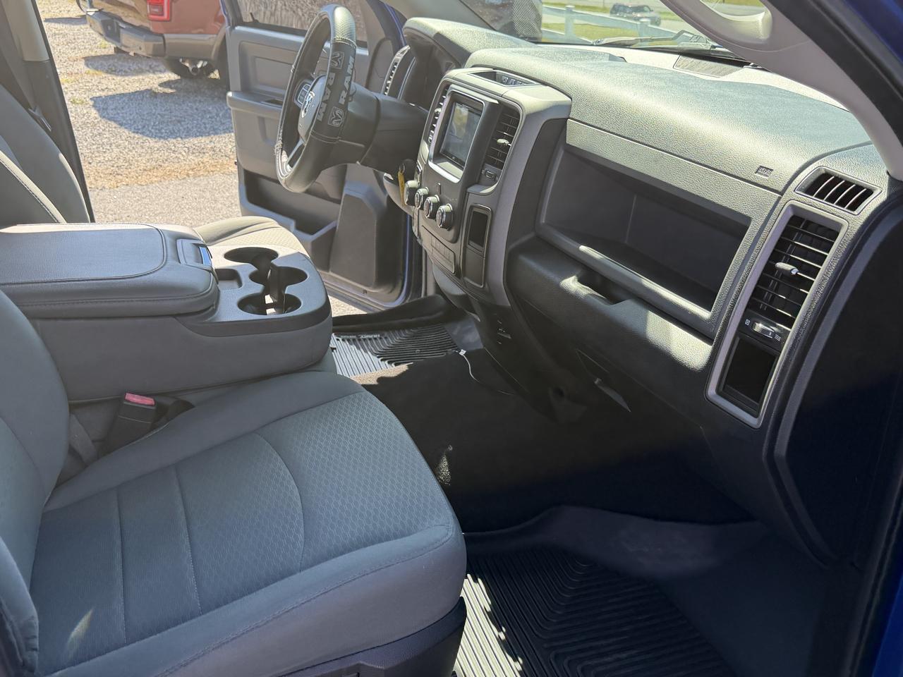 RAM 1500 Tradesman Quad Cab 4WD 2016