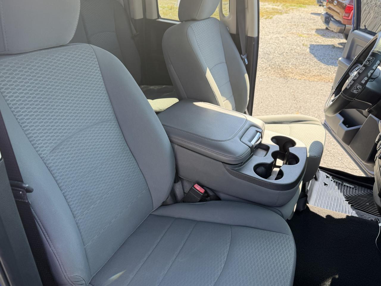 RAM 1500 Tradesman Quad Cab 4WD 2016