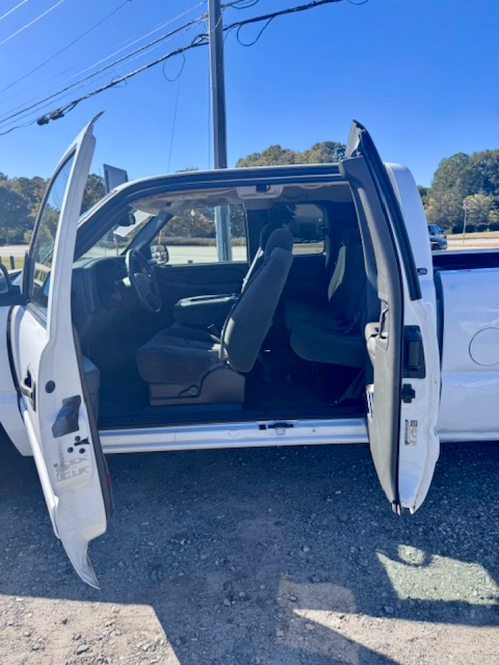 Chevrolet Silverado 1500 Work Truck Ext. Cab Short Bed 2WD 2004 Chevrolet Silverado 1500 Work Truck Ext. Cab Short Bed 2WD 2004