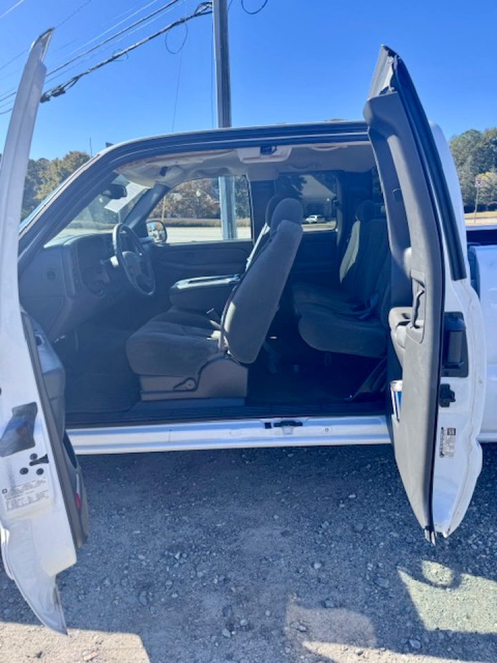 Chevrolet Silverado 1500 Work Truck Ext. Cab Short Bed 2WD 2004 Chevrolet Silverado 1500 Work Truck Ext. Cab Short Bed 2WD 2004