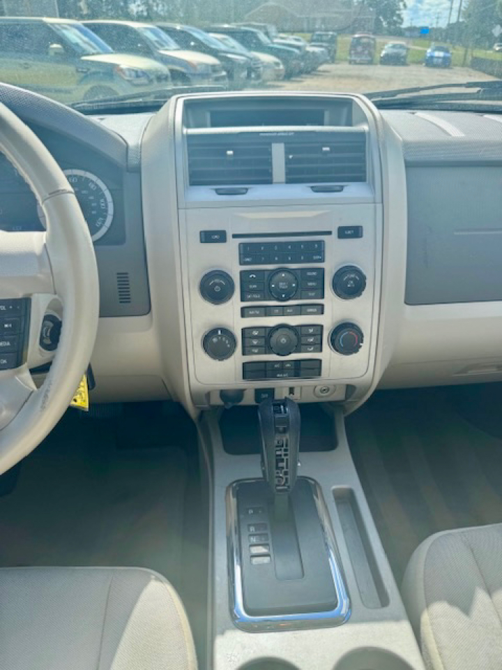 Ford Escape XLT FWD 2011 Ford Escape XLT FWD 2011